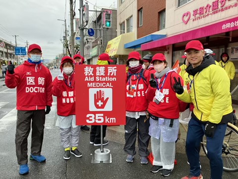 大阪マラソン2024 雨の中全員完走できました。 救護所も寒かったです。